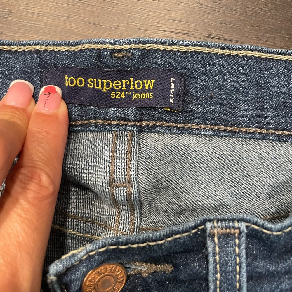 Classic Blue Women's Levi Jeans - Picture 4 of 5